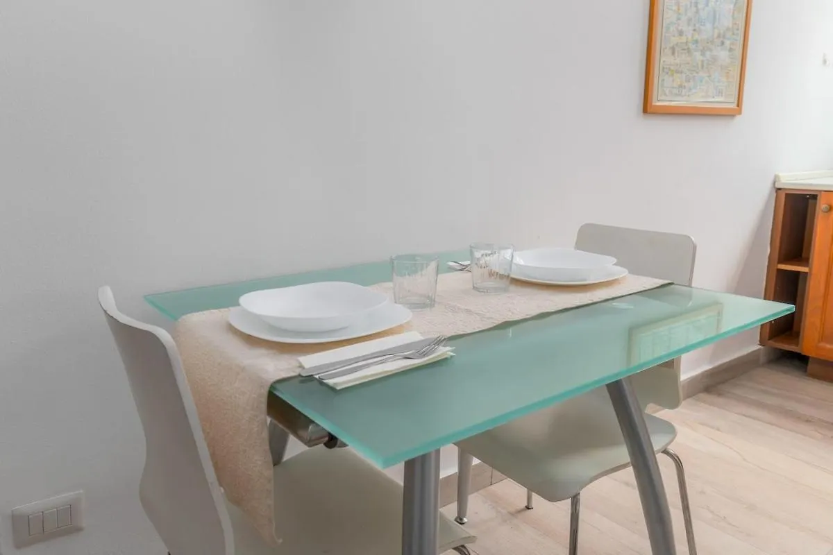 Apartment Near To Direct Metro To Duomo And Central Station - Quiet Milan Italy
