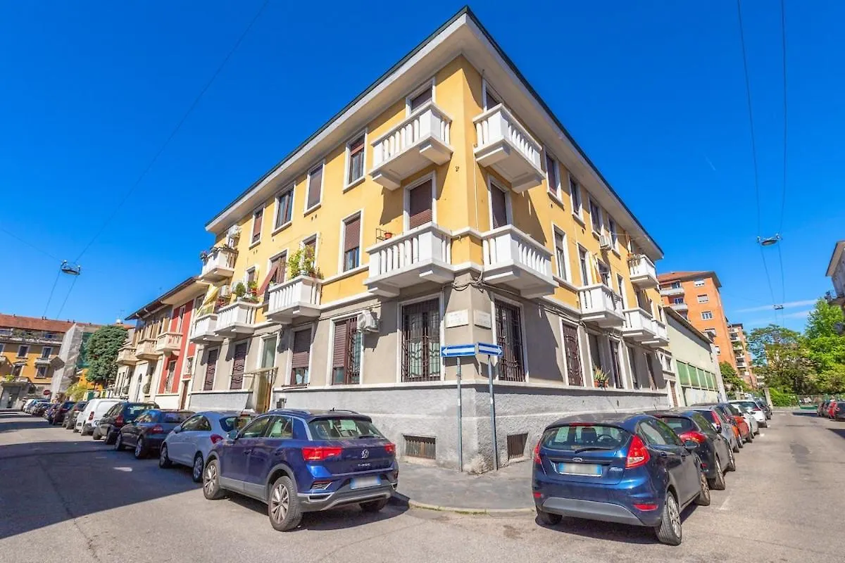 Near To Direct Metro To Duomo And Central Station - Quiet Milan Apartment